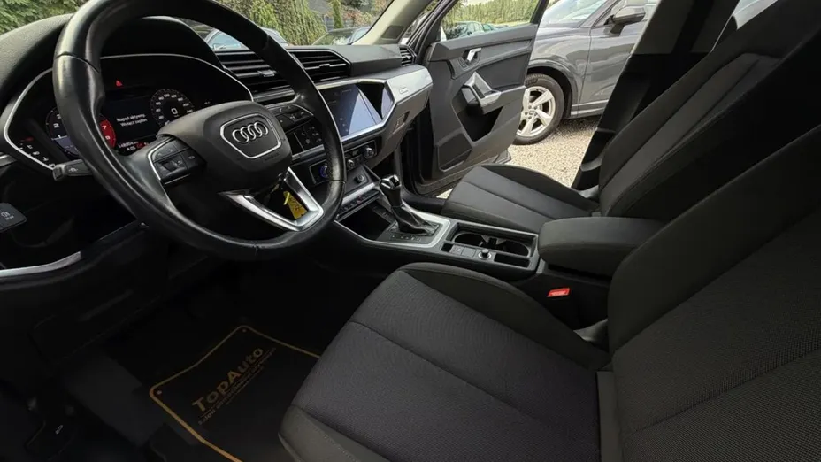 AUDI Q3 -