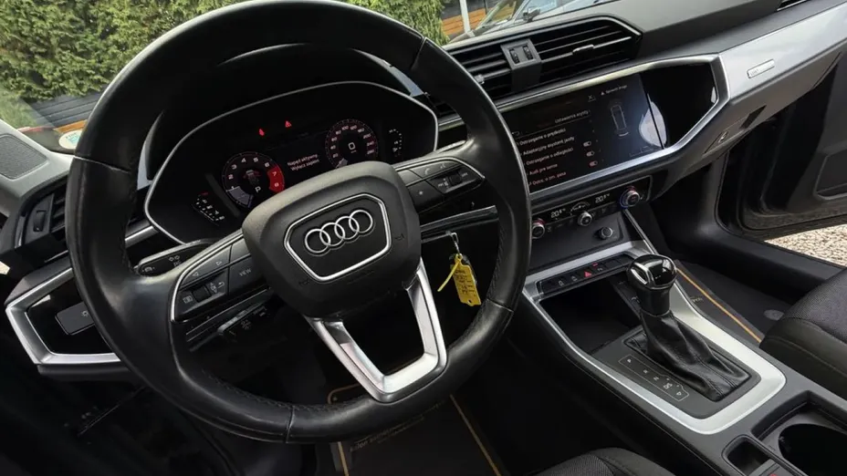 AUDI Q3 -