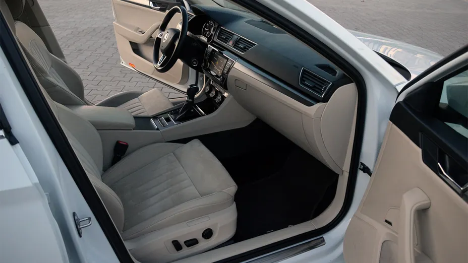 SKODA Superb -