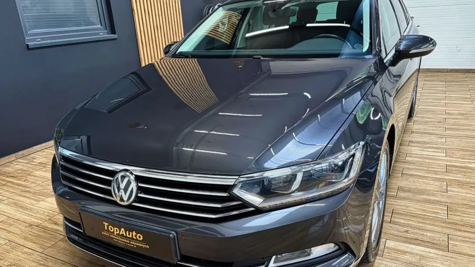 VOLKSWAGEN Passat -