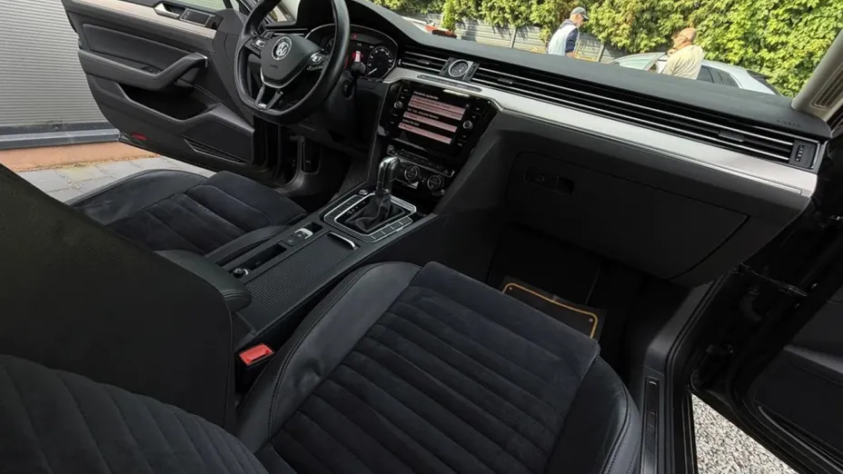 VOLKSWAGEN Passat -