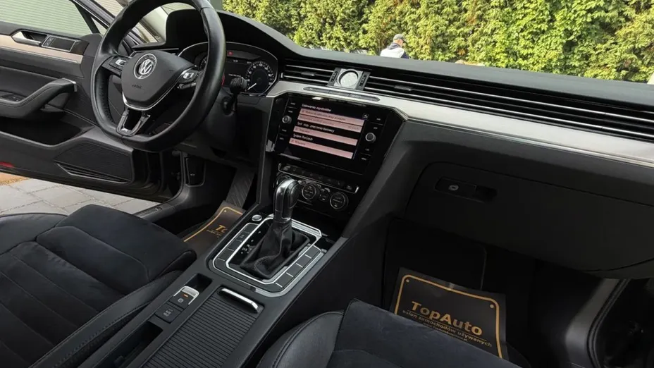 VOLKSWAGEN Passat -