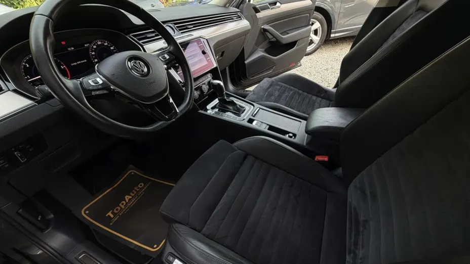 VOLKSWAGEN Passat -