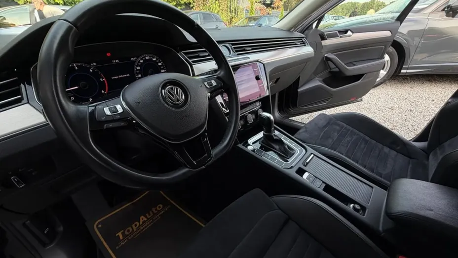 VOLKSWAGEN Passat -