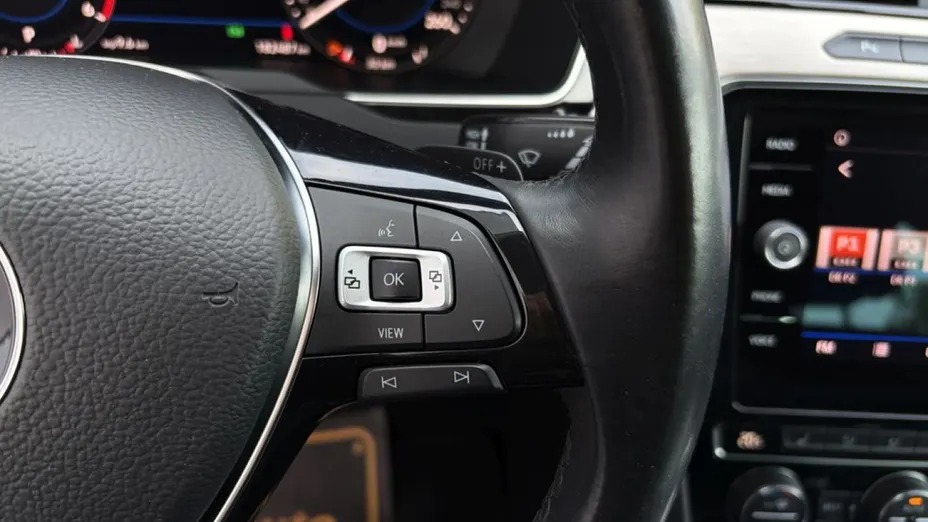 VOLKSWAGEN Passat -