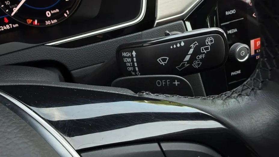 VOLKSWAGEN Passat -