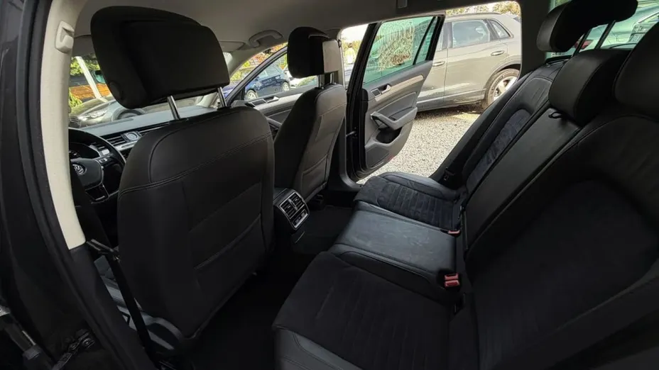 VOLKSWAGEN Passat -
