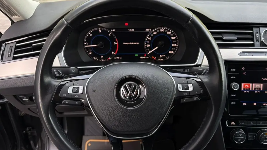 VOLKSWAGEN Passat -