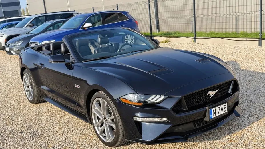 FORD Mustang -