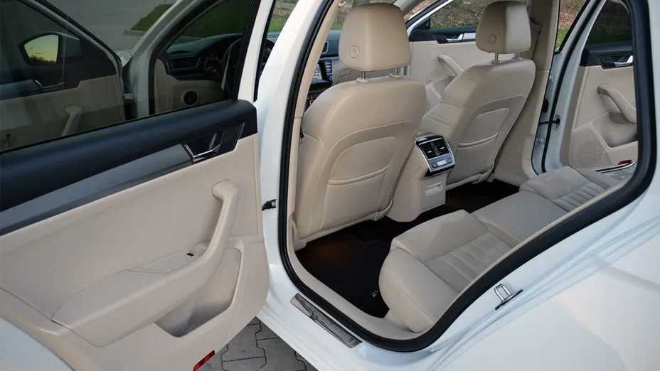 SKODA Superb -