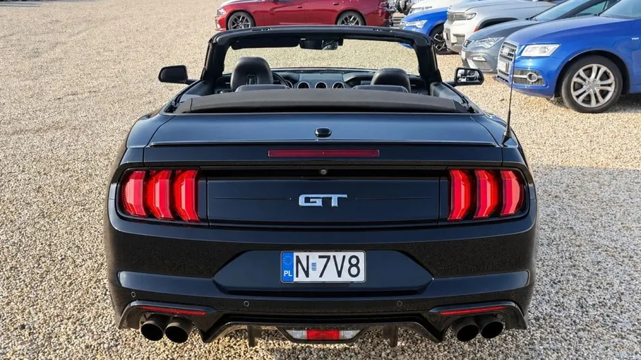 FORD Mustang -