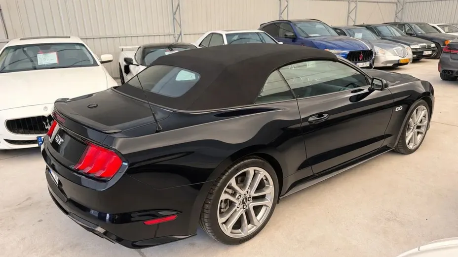 FORD Mustang -