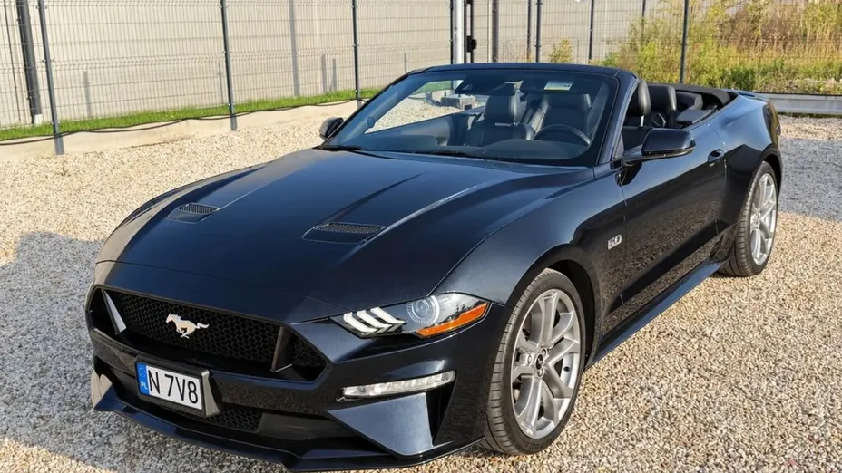 FORD Mustang -