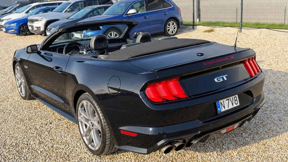 FORD Mustang -