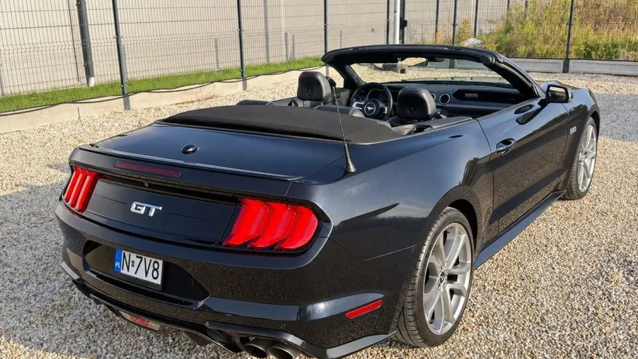 FORD Mustang -