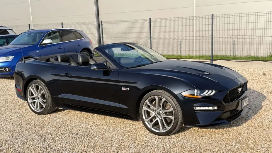 FORD Mustang -
