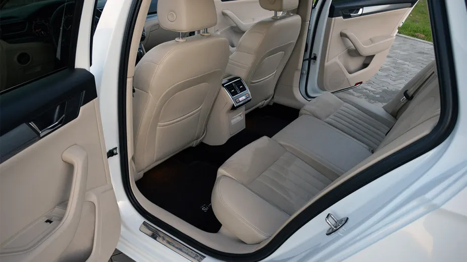 SKODA Superb -