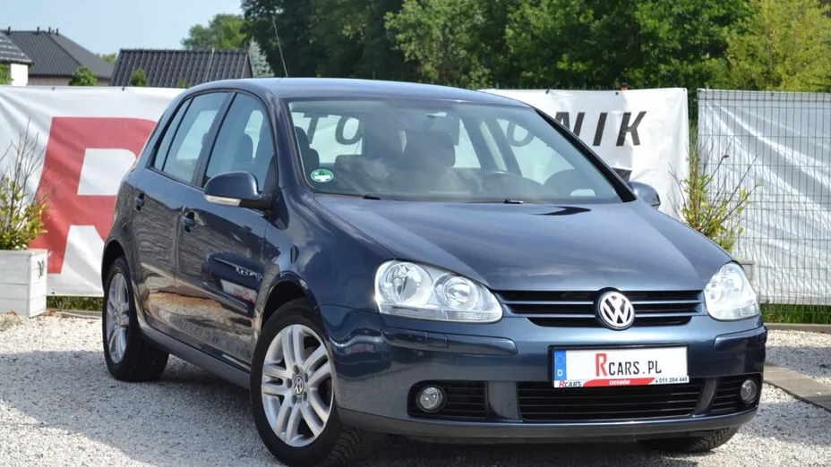 VOLKSWAGEN Golf -