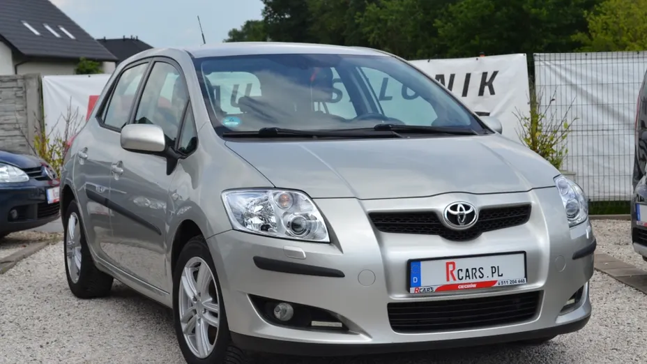 TOYOTA Auris -