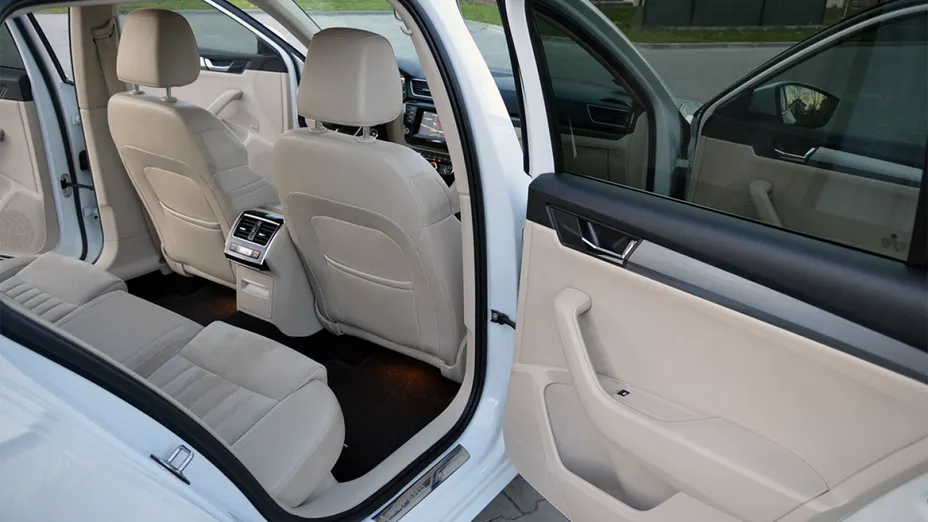 SKODA Superb -