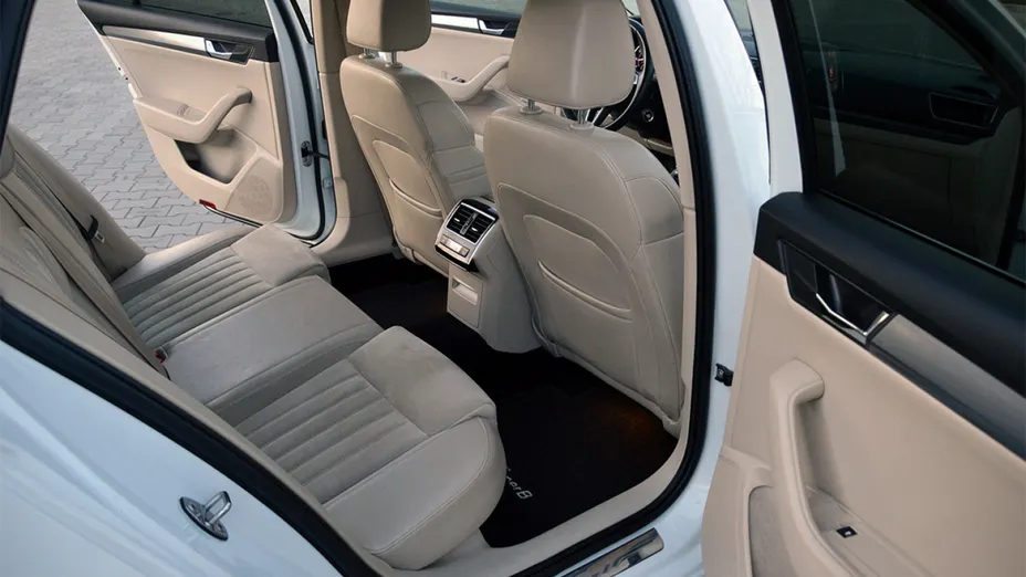 SKODA Superb -