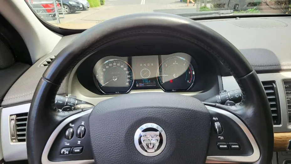 JAGUAR XF -