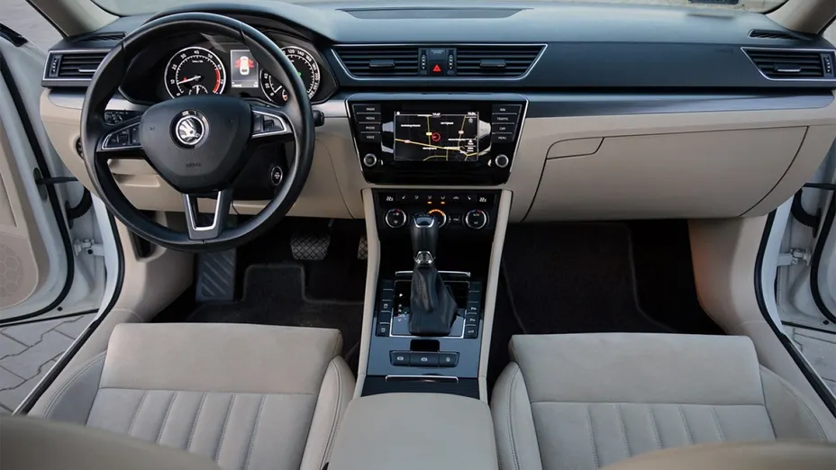SKODA Superb -