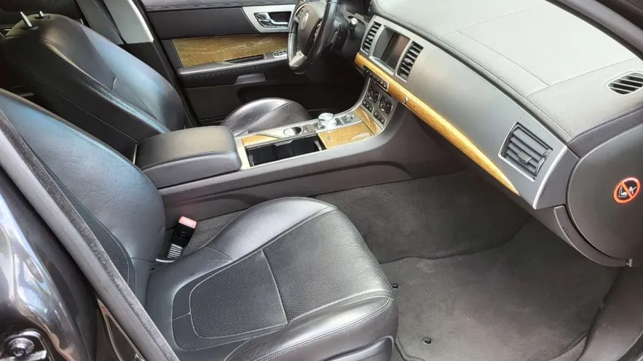 JAGUAR XF -