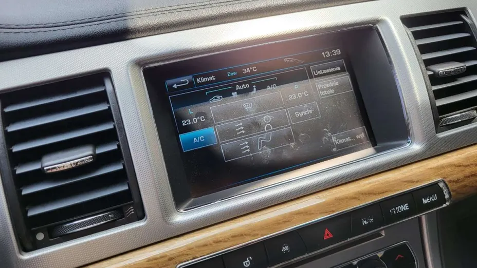 JAGUAR XF -