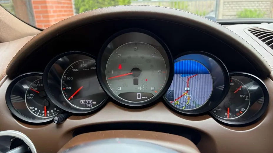 PORSCHE Cayenne -