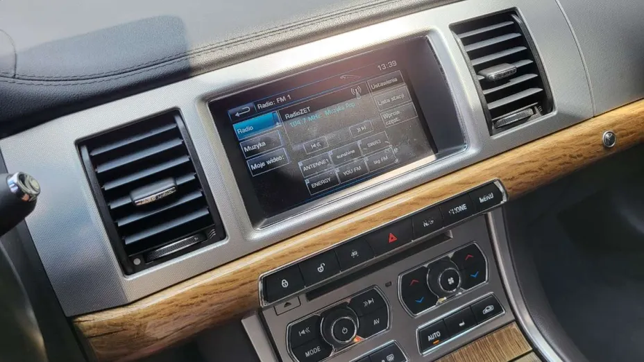 JAGUAR XF -
