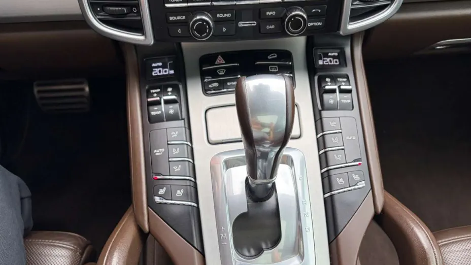 PORSCHE Cayenne -
