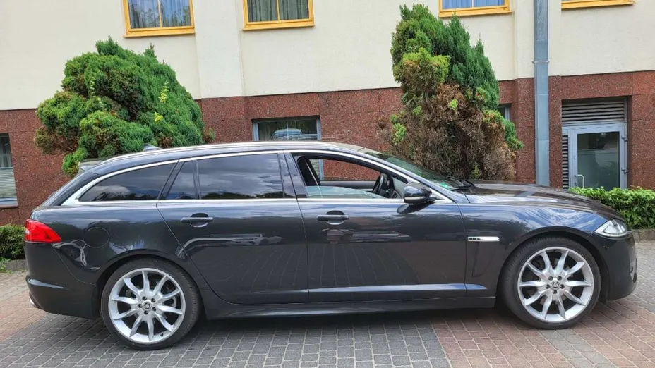 JAGUAR XF -