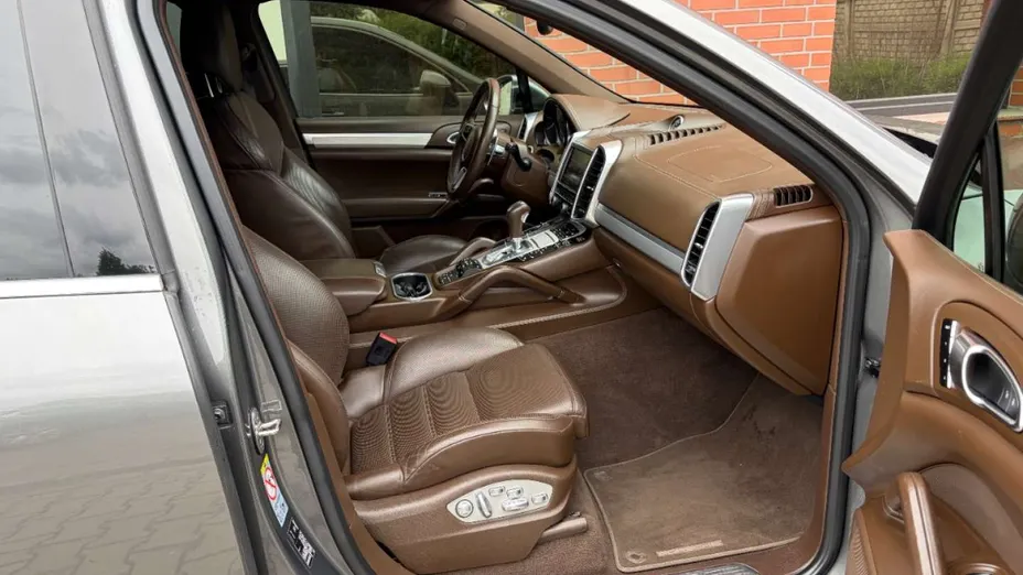 PORSCHE Cayenne -