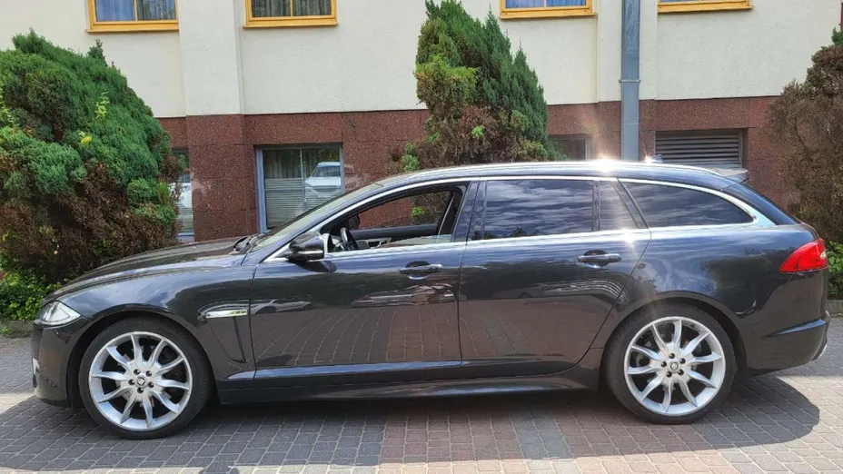 JAGUAR XF -