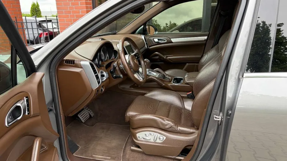 PORSCHE Cayenne -