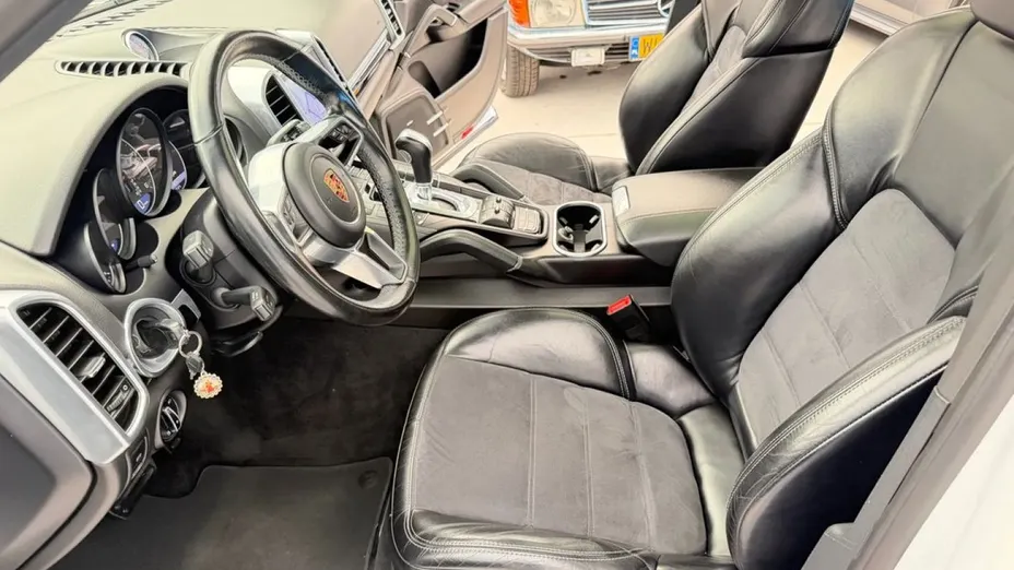 PORSCHE Cayenne -