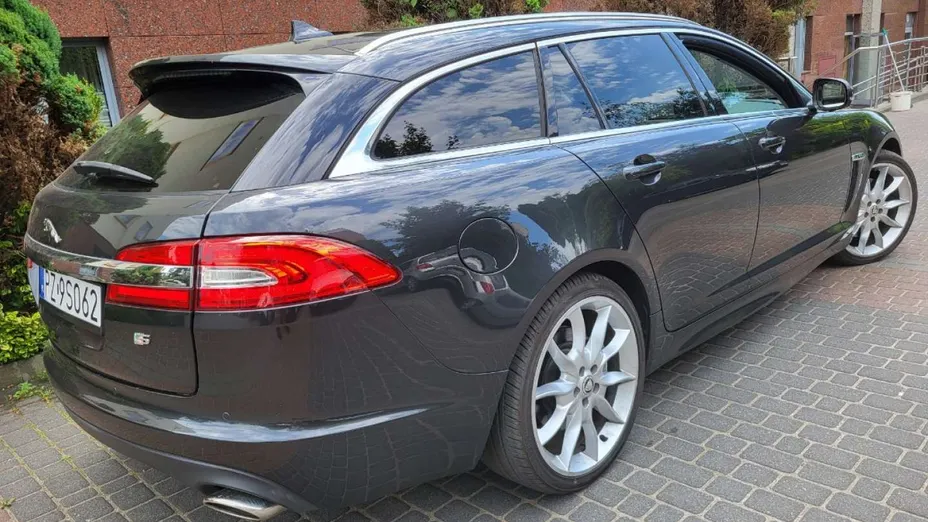 JAGUAR XF -