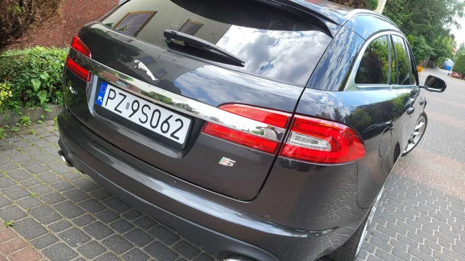 JAGUAR XF -