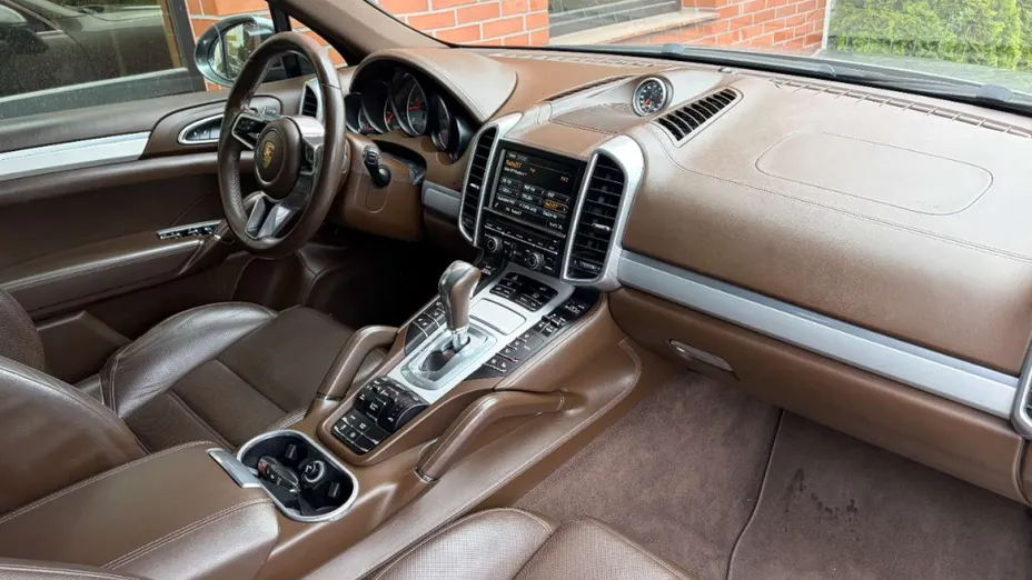PORSCHE Cayenne -
