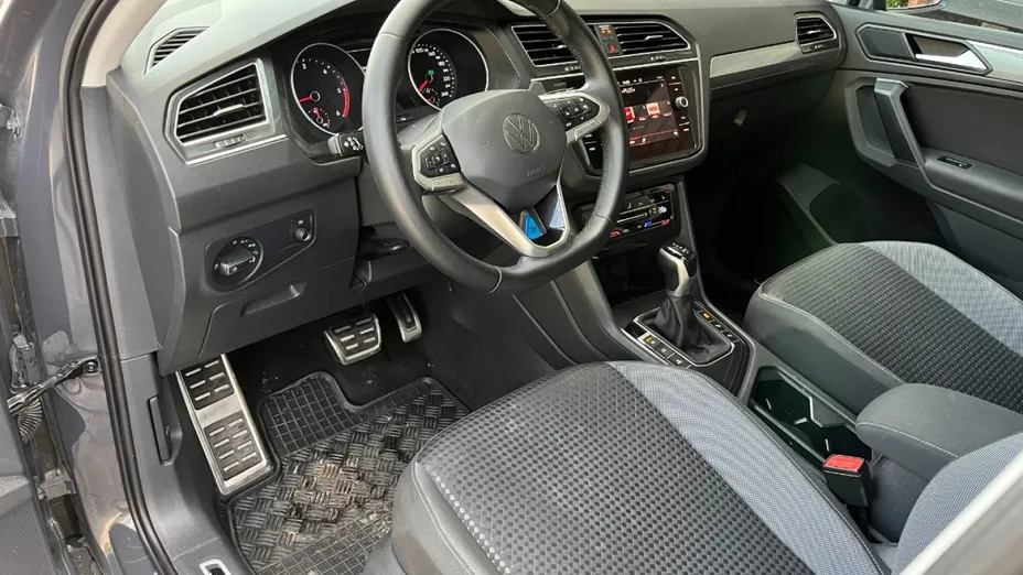 VOLKSWAGEN Tiguan -
