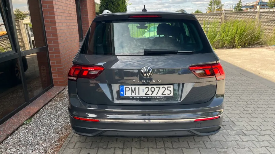 VOLKSWAGEN Tiguan -