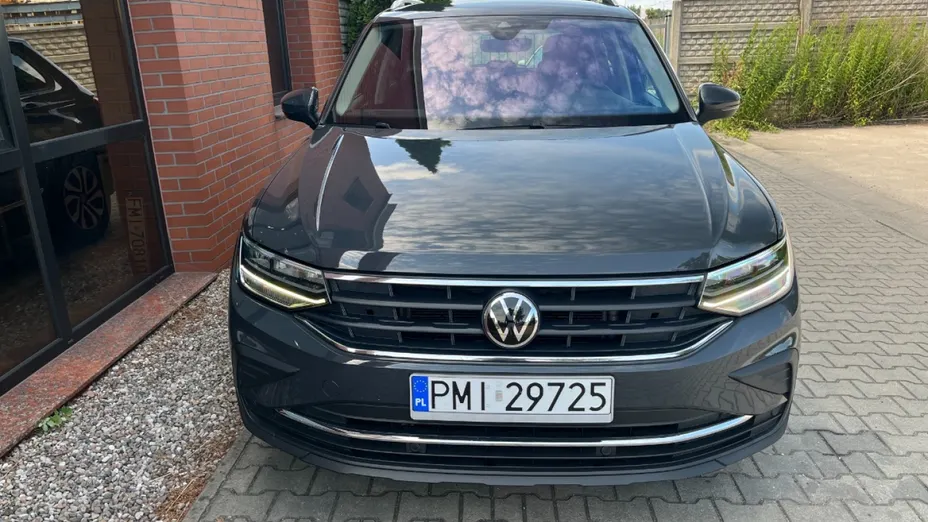 VOLKSWAGEN Tiguan -