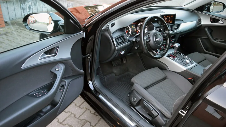 AUDI A6 -