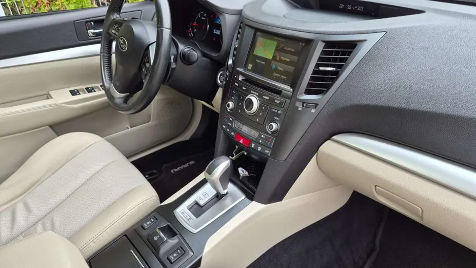 SUBARU Outback -