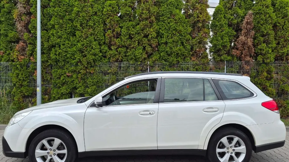 SUBARU Outback -