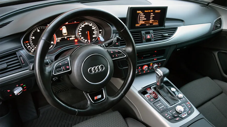 AUDI A6 -