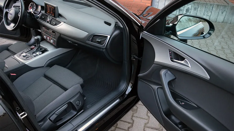 AUDI A6 -