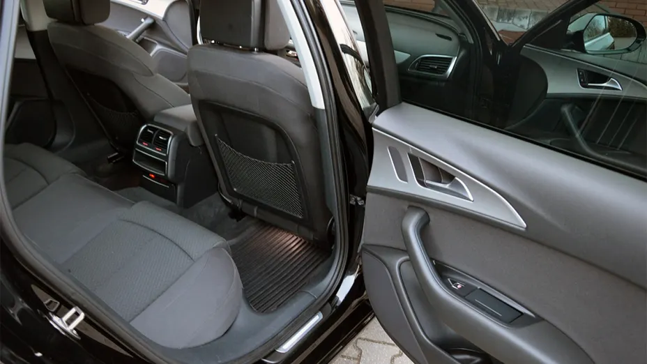 AUDI A6 -