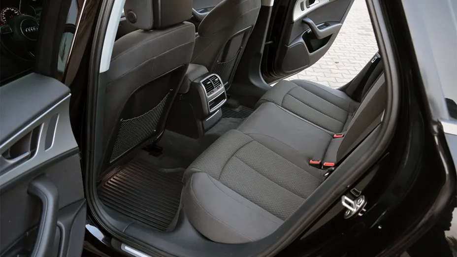AUDI A6 -